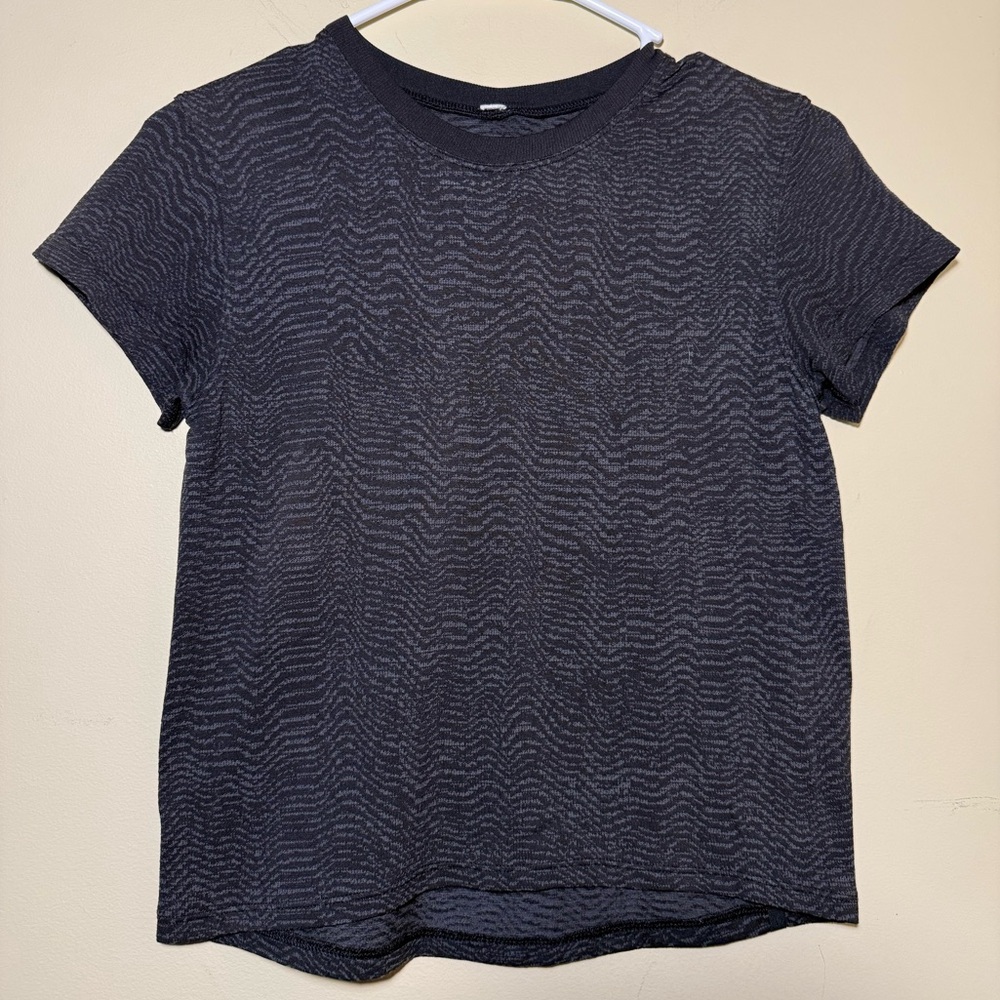 Lululemon ‘Train To Be’ Black Textured Shirt top | Size Small 4 womens